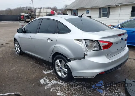 2014 Ford Focus Se z USA, uszkodzony, nr VIN 1FADP3F27EL275187